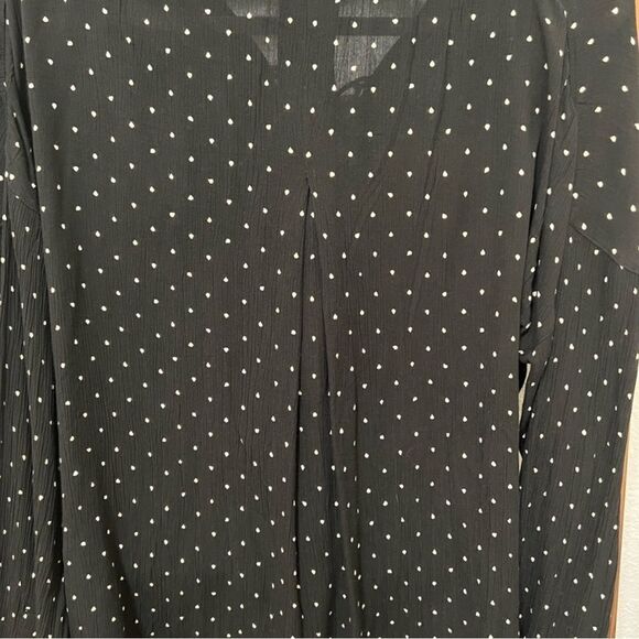 Billabong top, black with white dots, size medium, laces up at chest - Picture 9 of 9